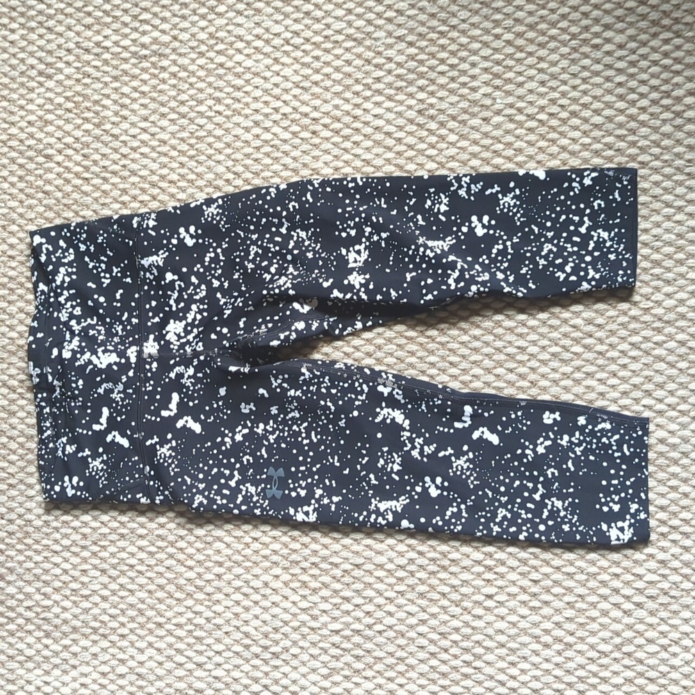 Under Armour black and white leggings